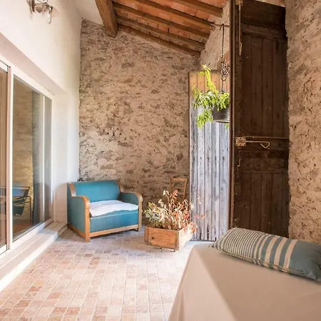 D'hotes L'ecrit Vin Bed & Breakfast 3*